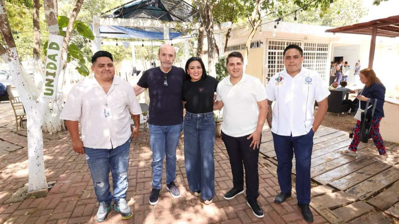Puerto Morelos Mayor Blanca Merari Tziu Muñoz tours the Fundación Adara treatment center in Leona Vicario