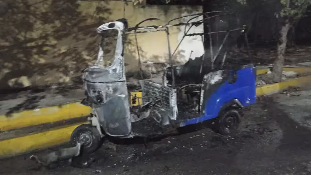 A burned mototaxi in Cancun, Mexico, following an arson attack linked to a union dispute