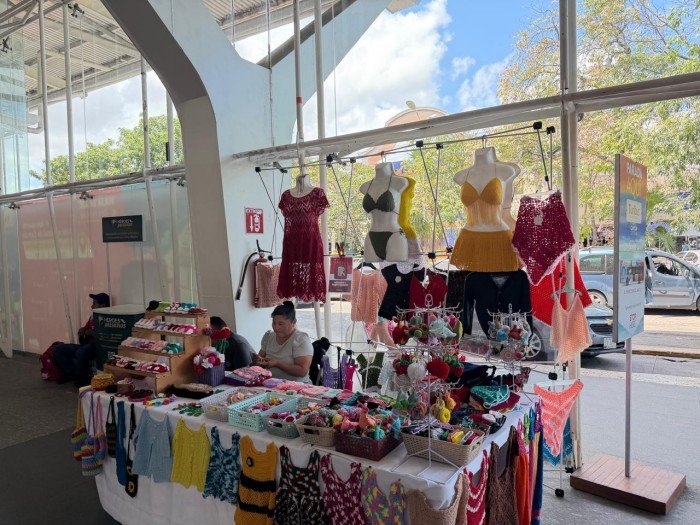 Artisans and entrepreneurs display their products at a market in Cancún, Quintana Roo