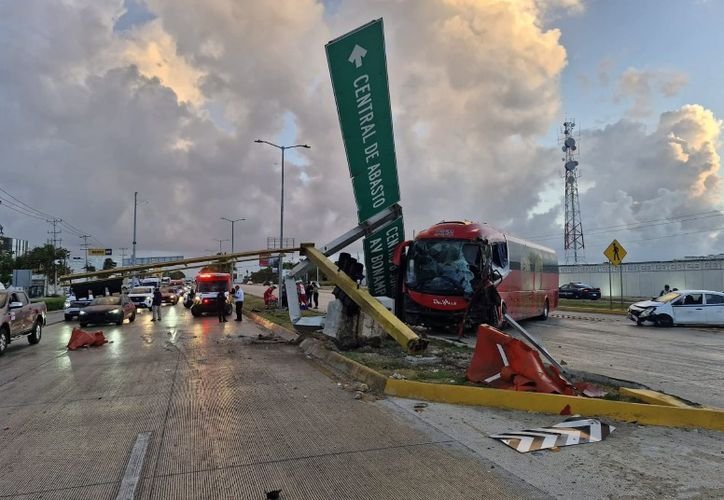 Damaged vehicles at the scene of a multi-vehicle crash on Boulevard Colosio in Cancun
