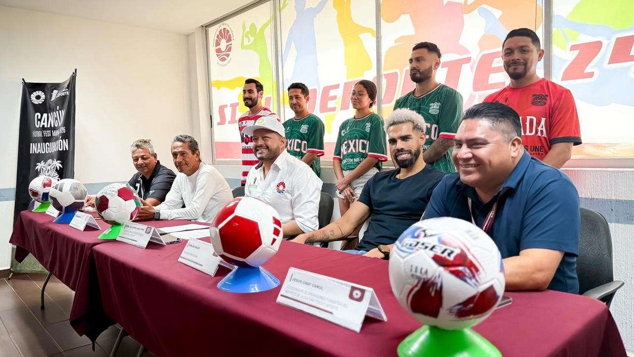Officials present the Cancún Futbol Fest Mundial 2026 at a press conference