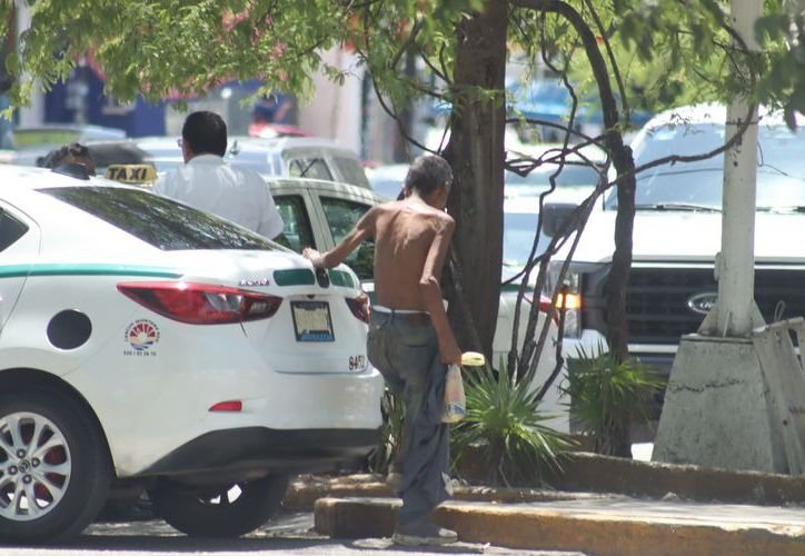 Exterior view of the Para Transformar Vidas shelter in Cancún