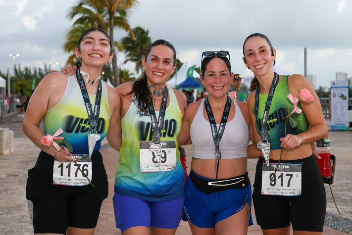 Runners participating in the Cancún Women's Half Marathon 2026 at Malecón Tajamar