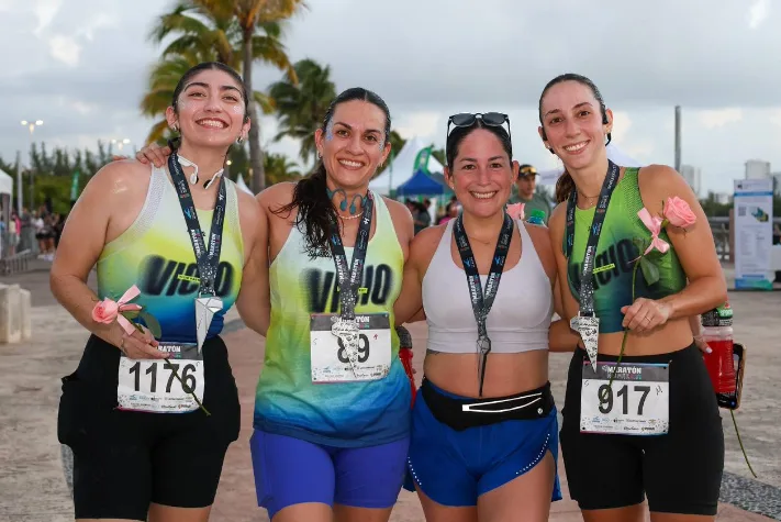 Runners participating in the Cancún Women's Half Marathon 2026 at Malecón Tajamar
