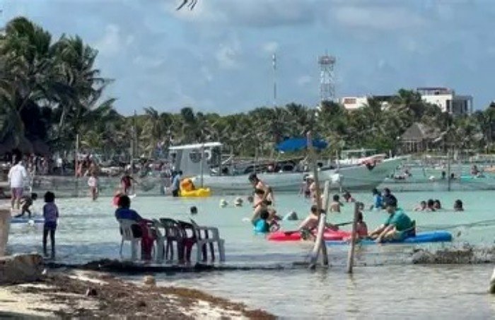 A group of business leaders and civic representatives gathered for a meeting in Chetumal, Quintana Roo