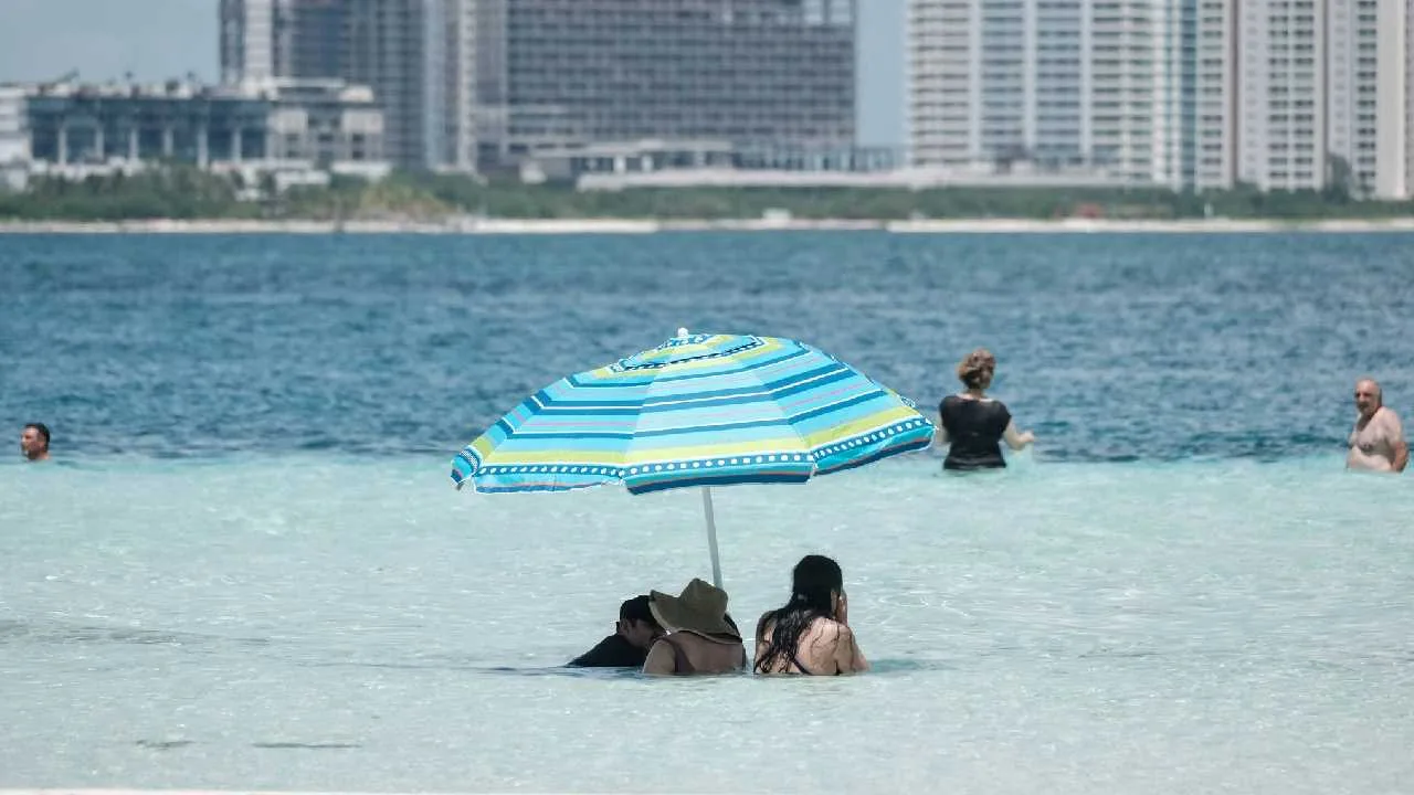 A cloudy sky over Quintana Roo with weather forecast graphics