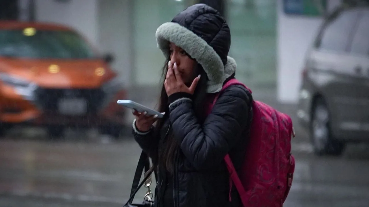 Weather map showing Cold Front 40 approaching the Yucatan Peninsula