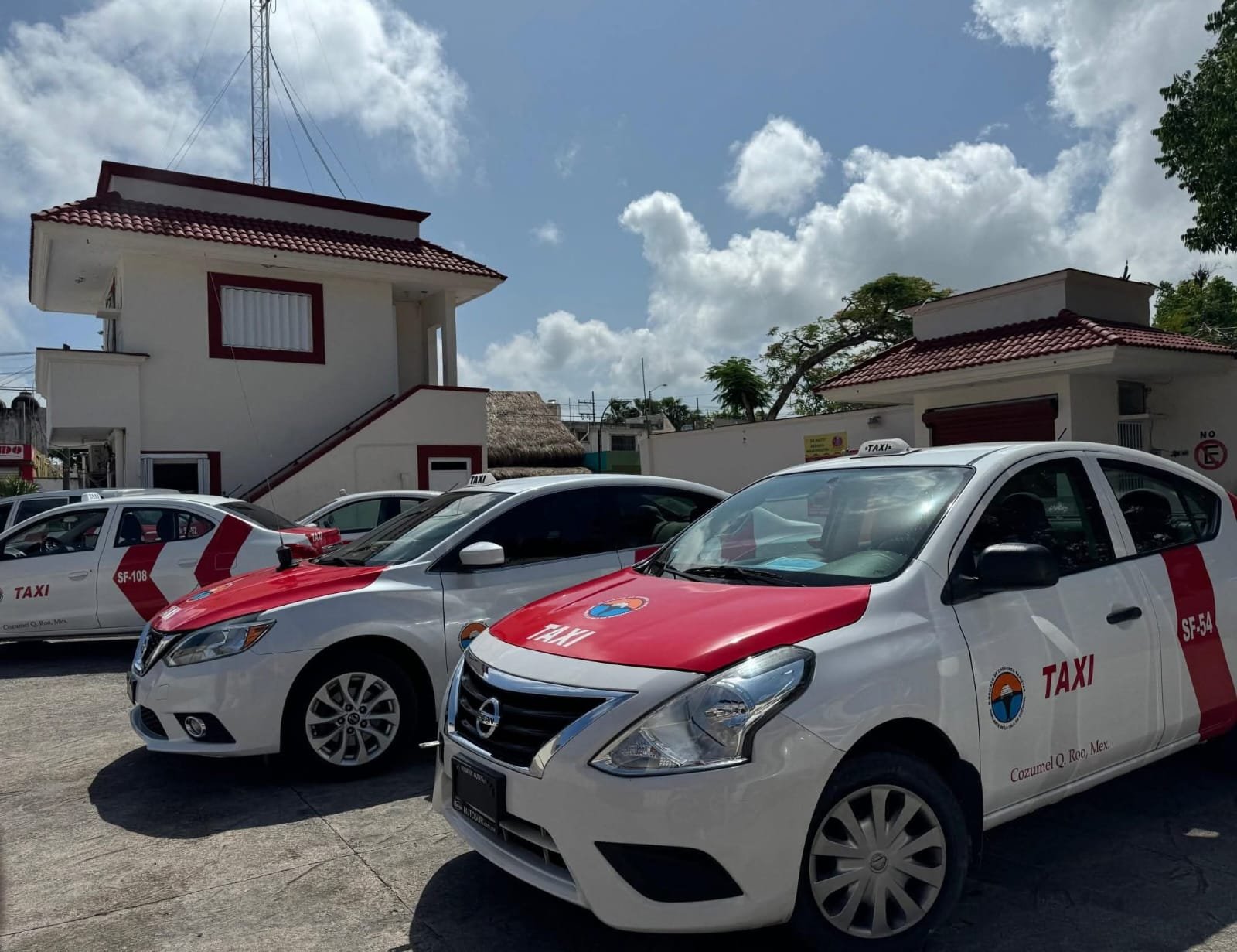 Jorge Basto, general secretary of the Cozumel taxi union, speaking about fare increases