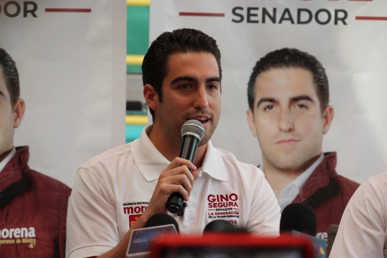 Senator Eugenio Segura speaking at an event