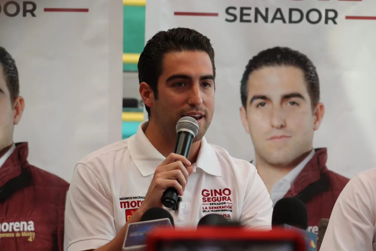 Senator Eugenio Segura speaking at an event