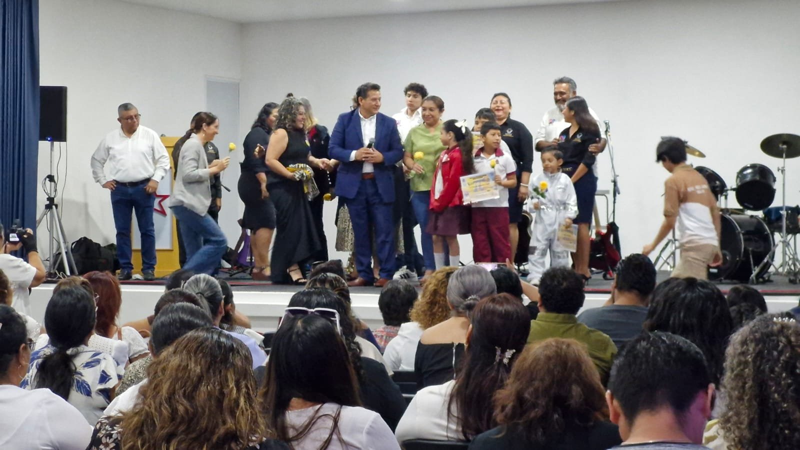 Education officials discuss gifted children identification at a conference in Cancún