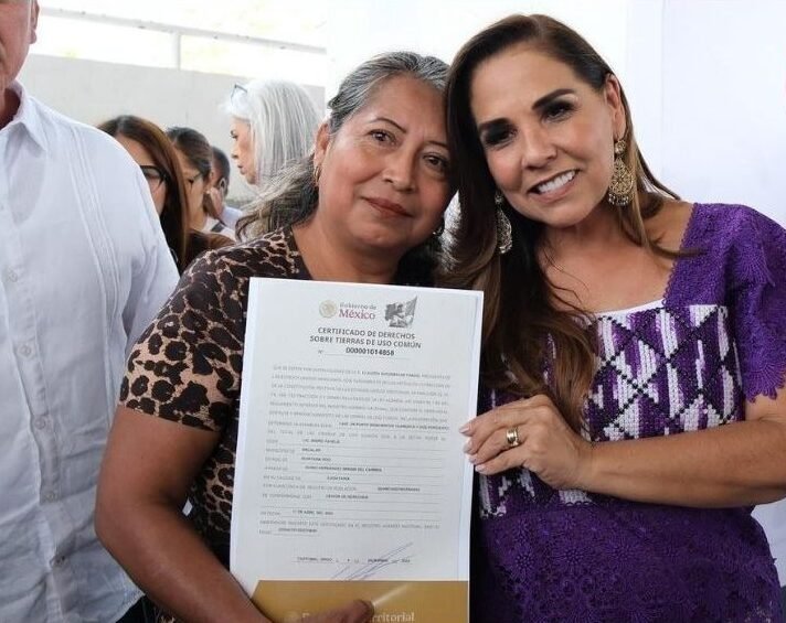 Governor Mara Lezama speaking at an event in Bacalar where land titles were distributed to women