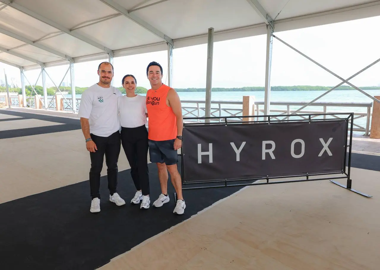 Preparations underway for the HYROX Cancún 2026 fitness competition at Malecón Tajamar