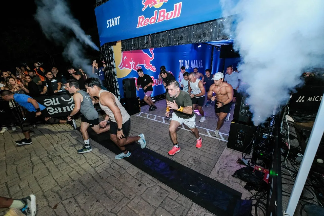Athletes competing at the HYROX fitness event along Cancún's Malecon Tajamar waterfront