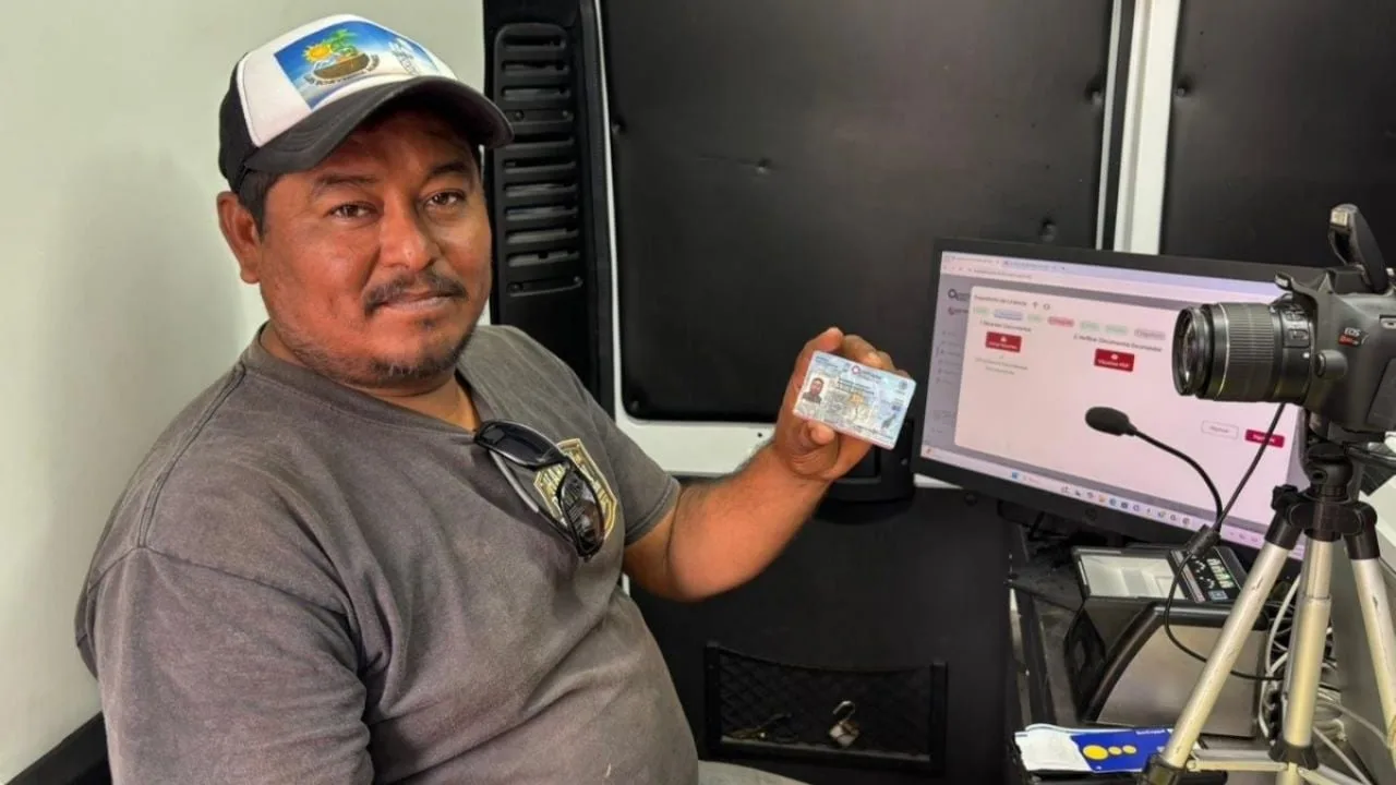 A mobile service unit from the Quintana Roo Mobility Institute parked in Puerto Aventuras