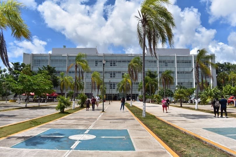 Exterior view of the IMSS hospital in Cancun, Quintana Roo