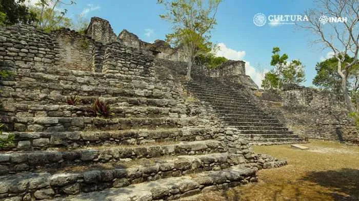 INAH personnel monitoring visitors at a Mayan archaeological site in Quintana Roo