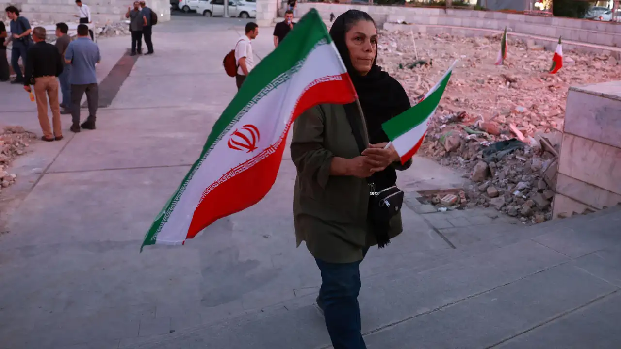 Illustration showing the Iranian flag overlapping a map of Mexico
