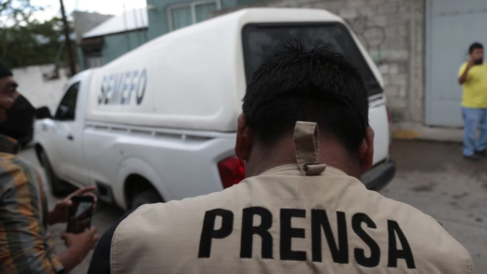 A symbolic image representing press freedom and journalist safety in Mexico