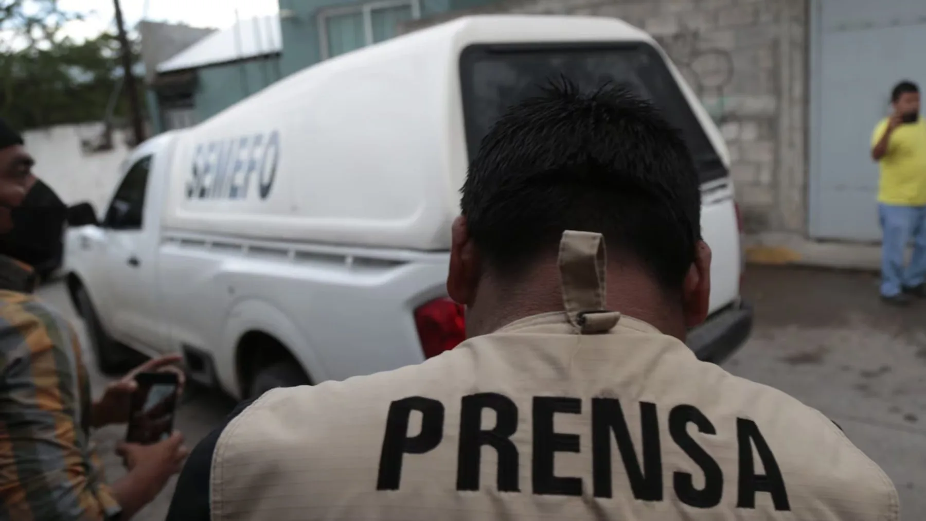 A symbolic image representing press freedom and journalist safety in Mexico