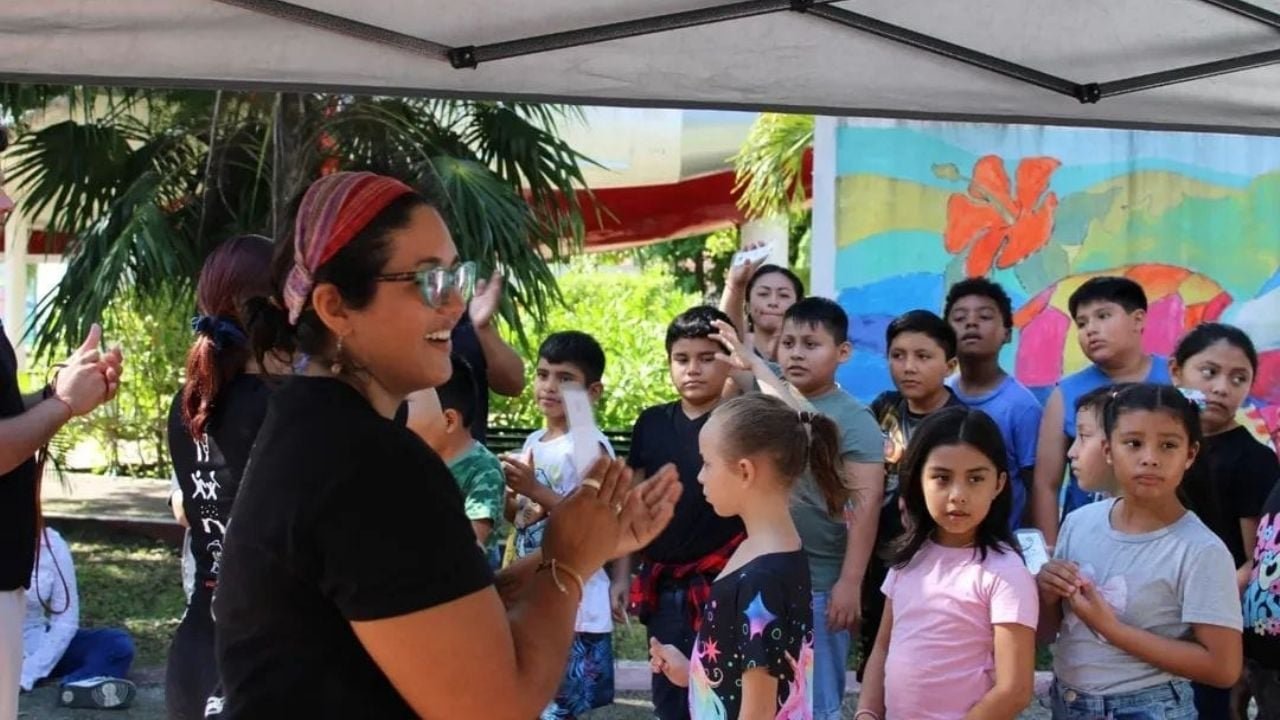 Members of Jovenes MAB Cozumel conducting environmental activities on the island