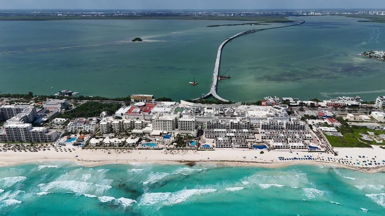 Rendering of the planned Kukulcán Distributor overpass in Cancun's Hotel Zone