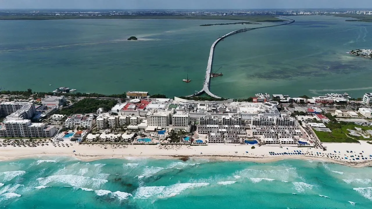 Rendering of the planned Kukulcán Distributor overpass in Cancun's Hotel Zone