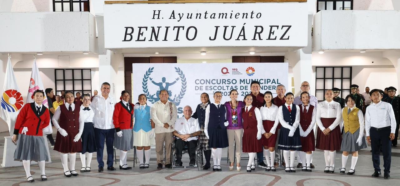 Mayor Ana Paty Peralta poses with students after awarding winners of the municipal secondary school color guard competition in Cancún