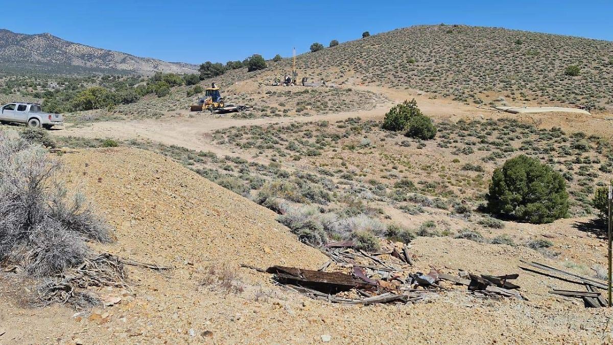 Graphic representing Mexico's legal battle against Canadian mining companies Almaden Minerals and Almadex Minerals