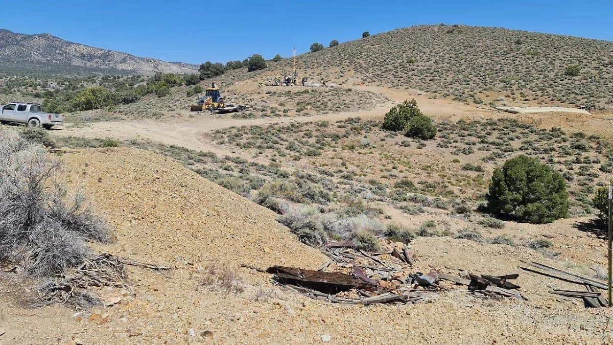 Graphic representing Mexico's legal battle against Canadian mining companies Almaden Minerals and Almadex Minerals