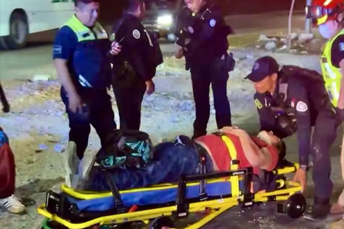 Two motorcyclists injured after crashing while trying to evade a DUI checkpoint in Playa del Carmen