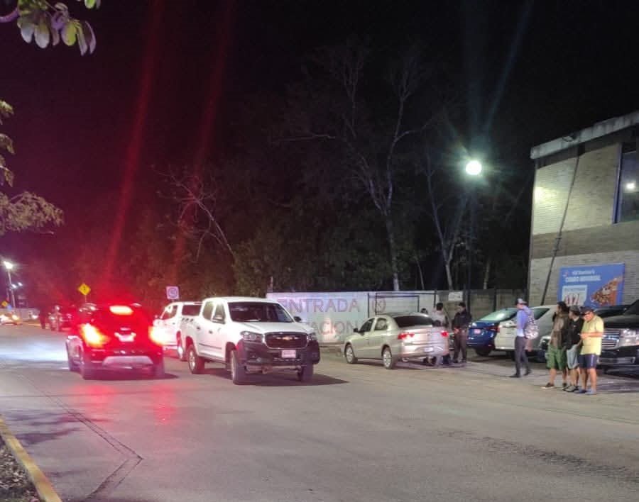 Police and emergency vehicles at the scene of a shooting outside La Cantaleta bar in Playa del Carmen