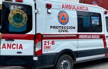 Emergency personnel at the scene of a crash on the Playa del Carmen–Cancún highway