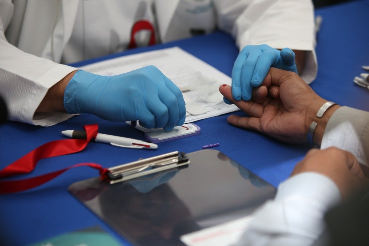 Officials and community members discuss HIV testing and care services in Playa del Carmen, Quintana Roo.