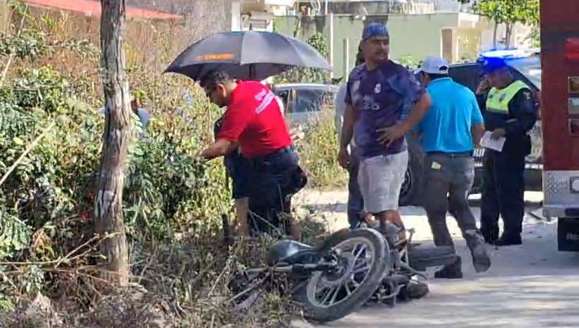 Emergency responders at the scene of a vehicle accident in Playa del Carmen, Quintana Roo