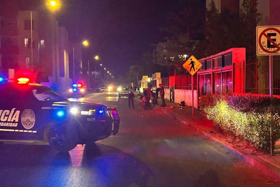 Police and emergency services at the scene of a shooting in the Xcacel neighborhood of Playa del Carmen