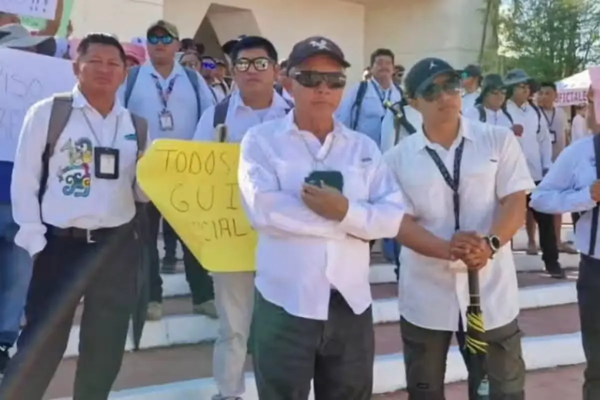 Protesters marching in the community of Pisté near Chichén Itzá