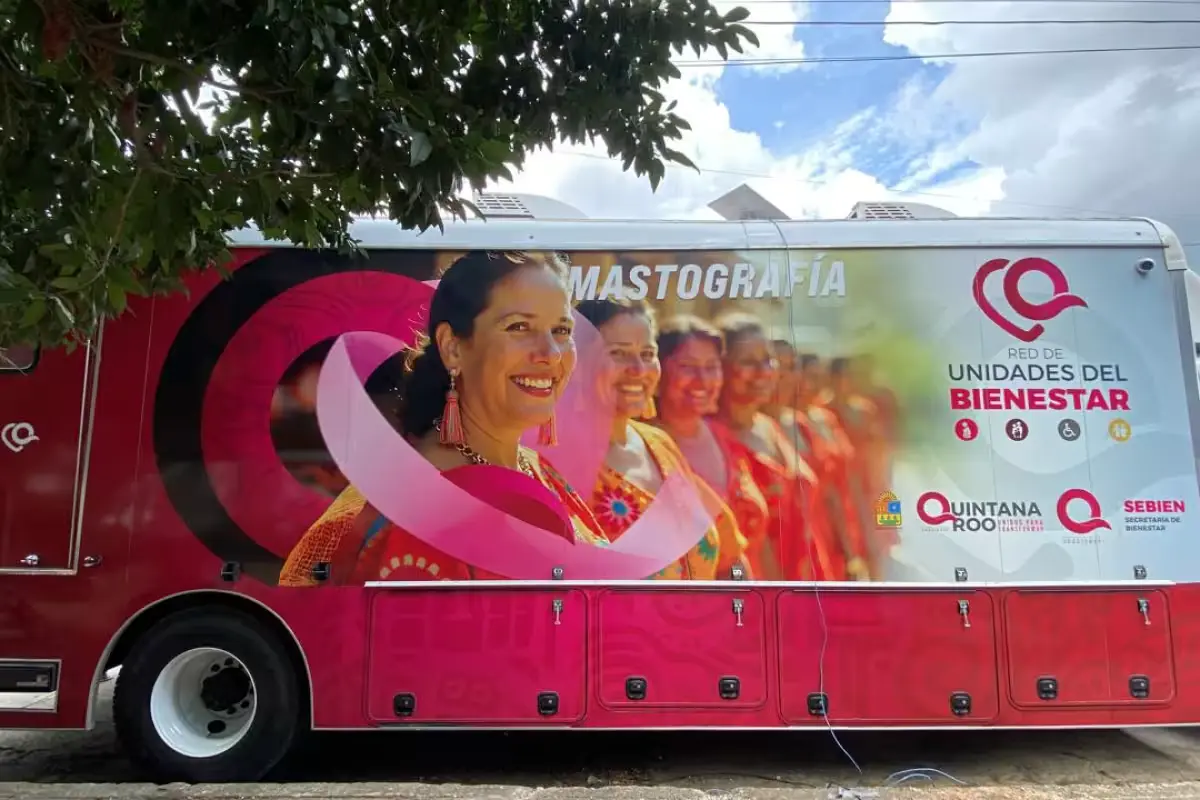 A mobile mammography unit parked at a community dome in Quintana Roo