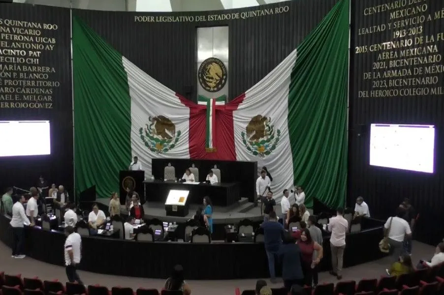Lawmakers in session at the Quintana Roo Congress building