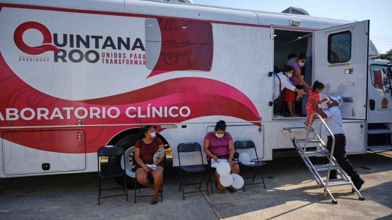 Mobile health caravan units providing free medical services in Quintana Roo