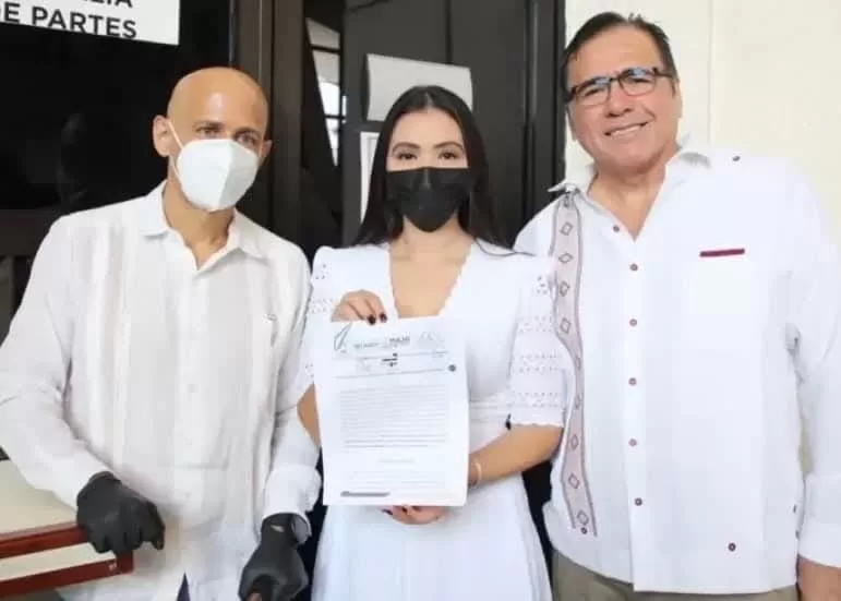 Illustration representing AI-generated images and legal documents in Quintana Roo