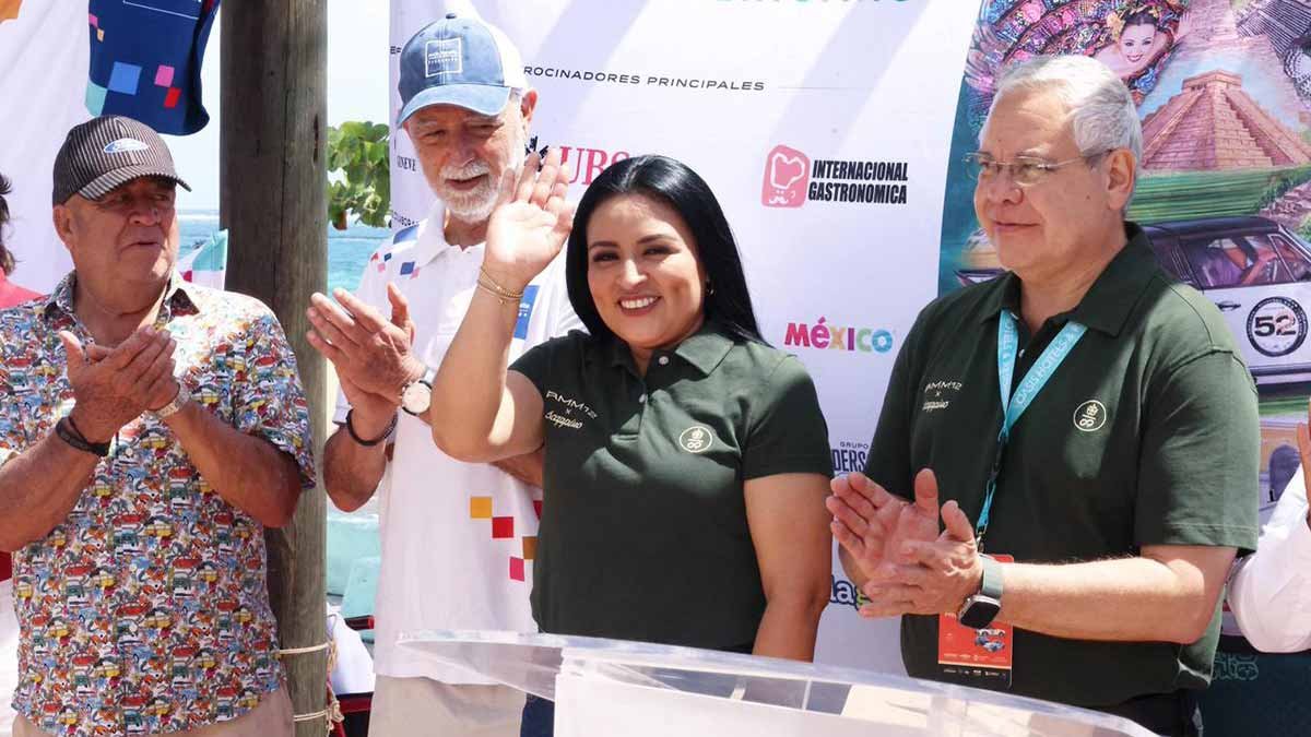 Participants and officials gather at the closing ceremony for Rally Maya Mexico 2026 in Puerto Morelos
