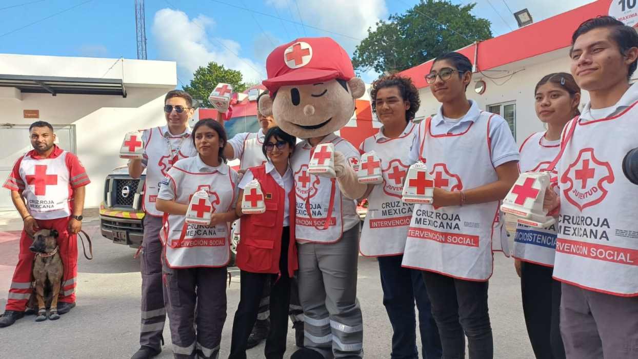 Officials and Red Cross representatives at the launch of the 2026 fundraising campaign in Cancún