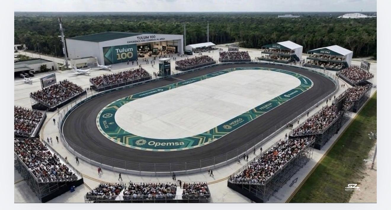 Santiago Cruz, a NASCAR driver from Quintana Roo, presenting to business leaders in Tulum