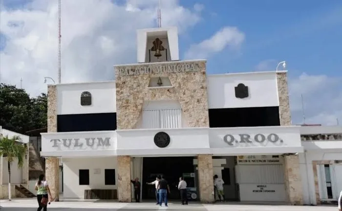 An ambulance in Tulum, Mexico, which was involved in transporting a municipal employee, not the mayor as falsely rumored on social media.
