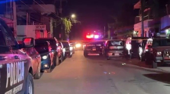 Police and forensic investigators at a crime scene in Tulum, Quintana Roo