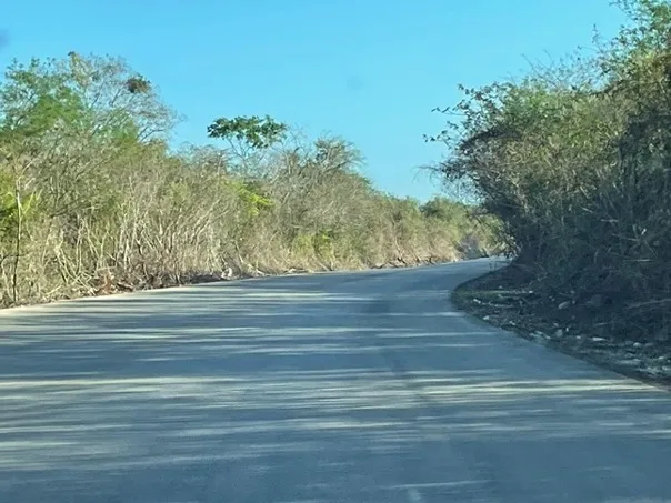 A highway in Yucatan with minimal police presence