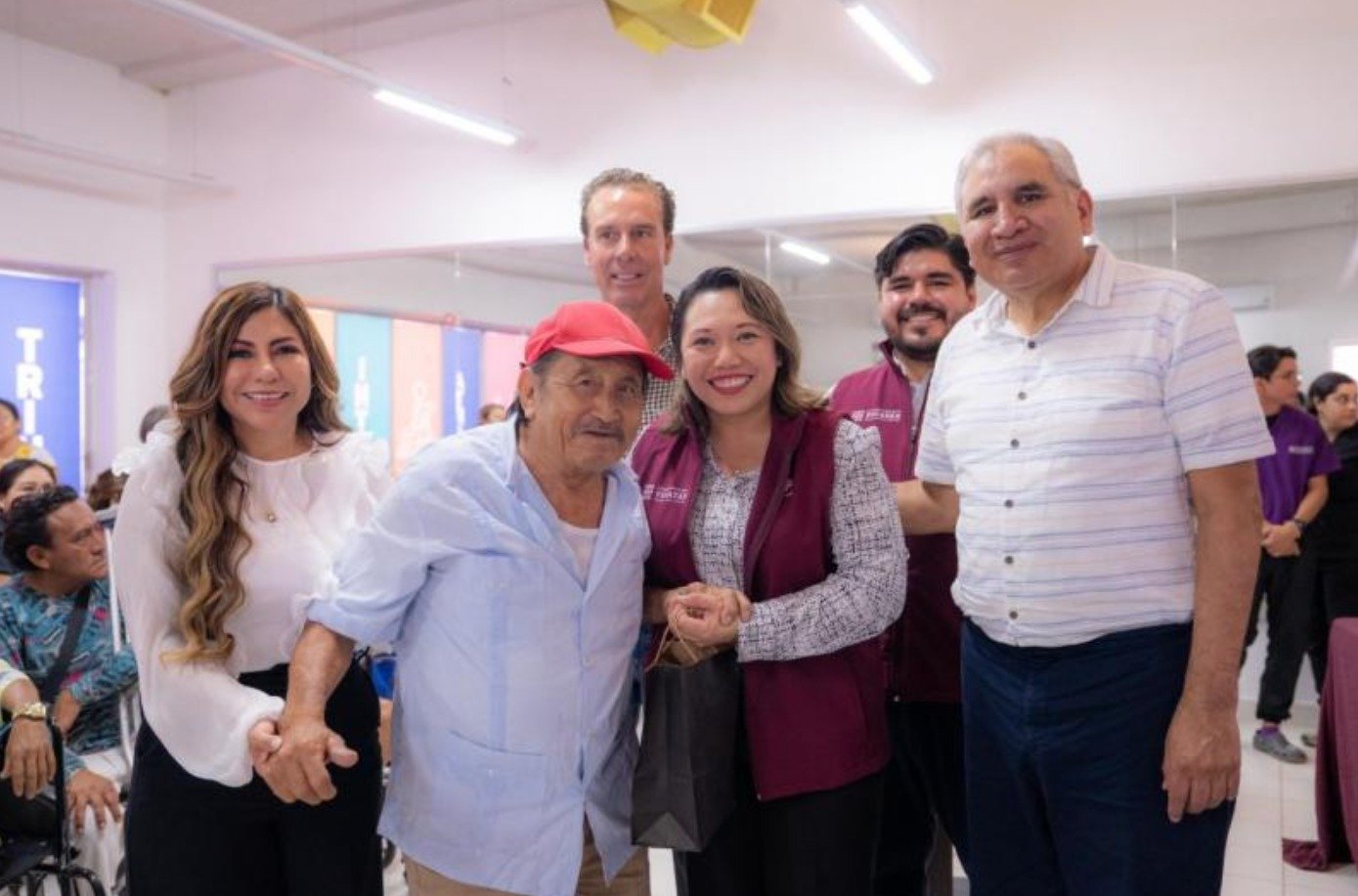Officials and recipients at a prosthetic and orthotic delivery event in Yucatán