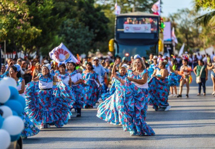A crowd gathers in Cancún for the city's 56th anniversary parade preparations
