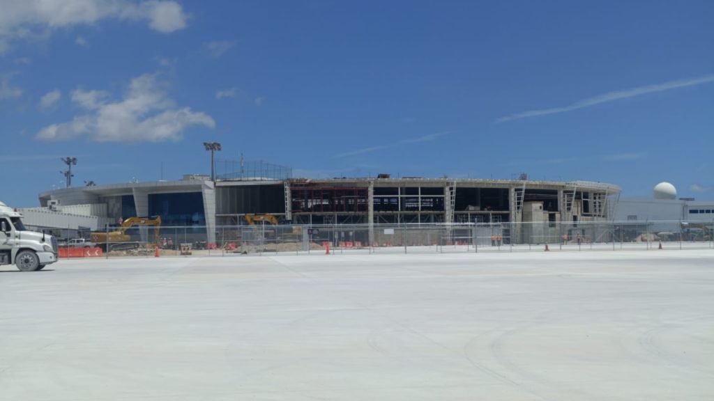 Construction workers at Cancún International Airport Terminal 1 and 4 expansion site